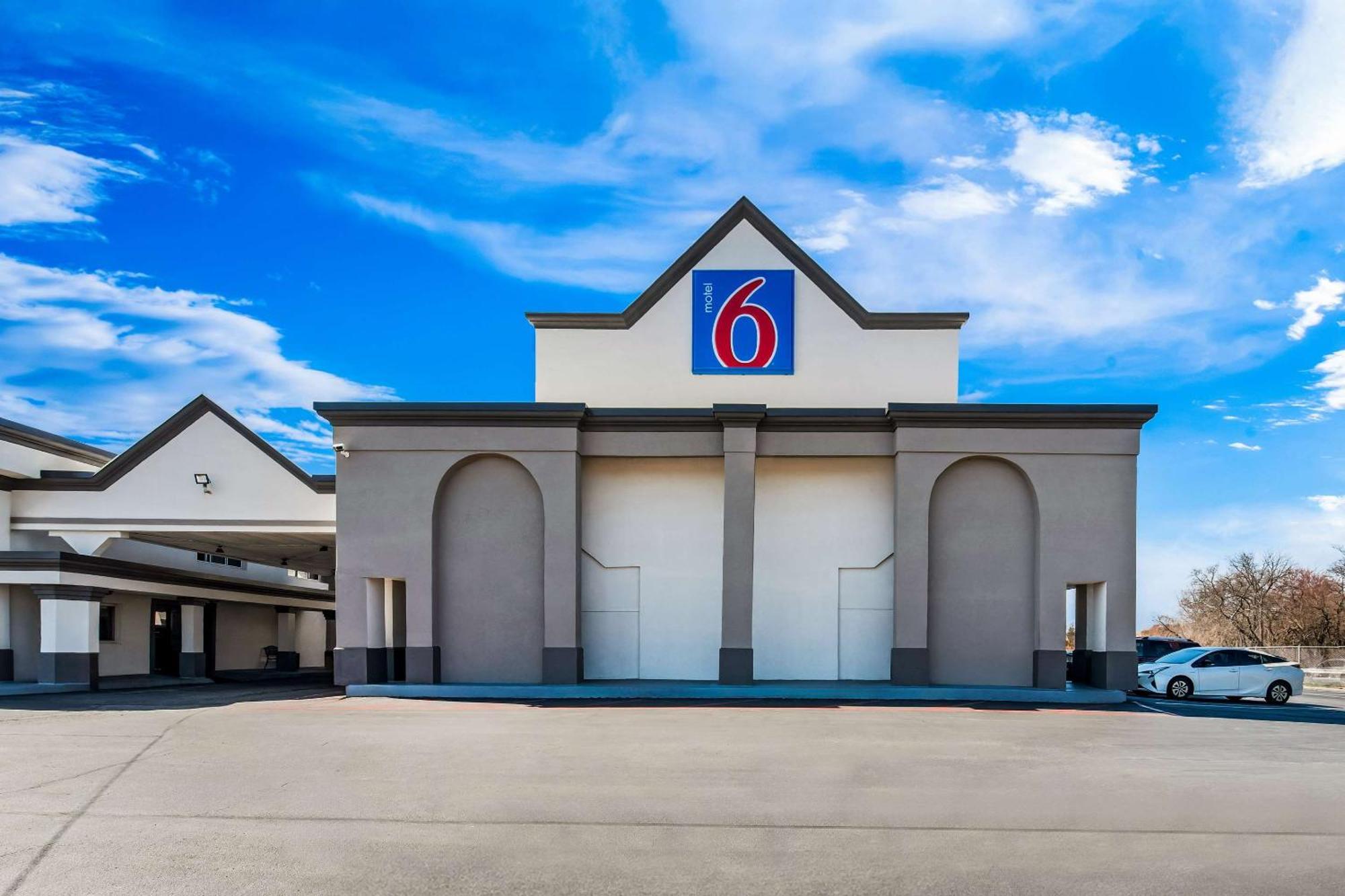 Motel 6 Lester - Philadelphia Airport Eksteriør billede